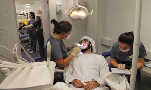 وحدة العيادة المتنقلة للأسنان في جامعة العين