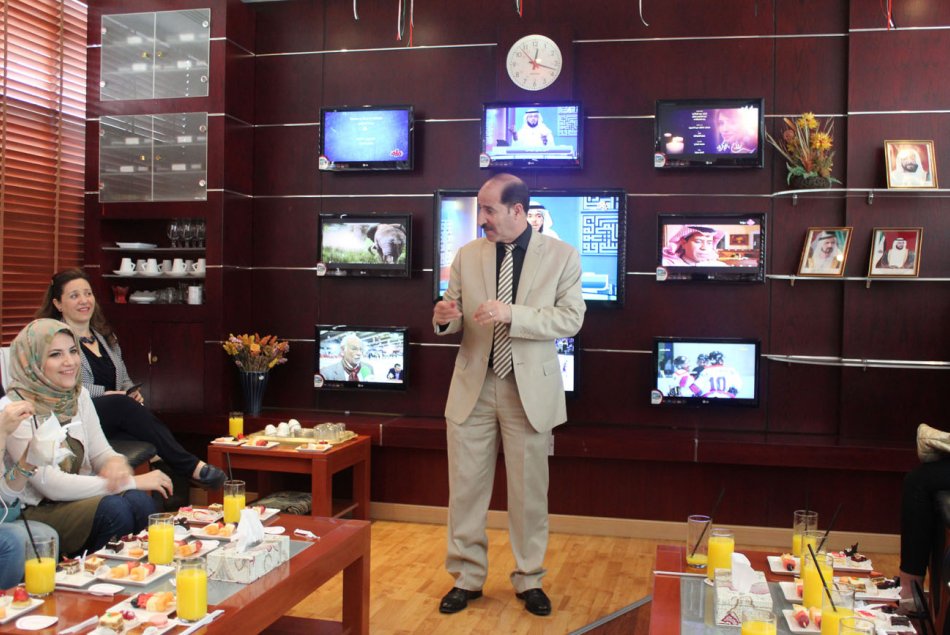طلبة كلية الاتصال في جامعة العين –مقر-العين- يزورون تلفزيون أبوظبي