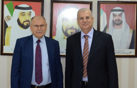 رئيس الجامعة يرحب بزيارة أمين عام اتحاد الجامعات العربية لجامعة العين
