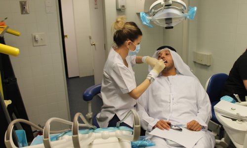 وحدة العيادة المتنقلة للأسنان في جامعة العين –مقر أبوظبي-
