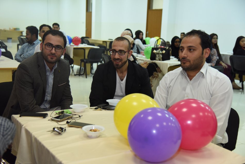 تهادوا تحابوا، هدايا، هدية، تبادل هدايا، العين، أبوظبي، جامعة العين، جامعة العين للعلوم والتكنولوجيا، وحدة الموارد البشرية