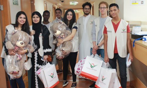 فريق جامعة العين التطوعي يبادر بالخير مع قرب حلول عيد الفطر المبارك