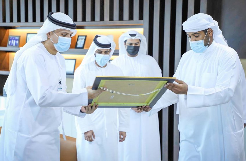 Engineering students gift a copy of Al Khaleej newspaper to the Chancellor