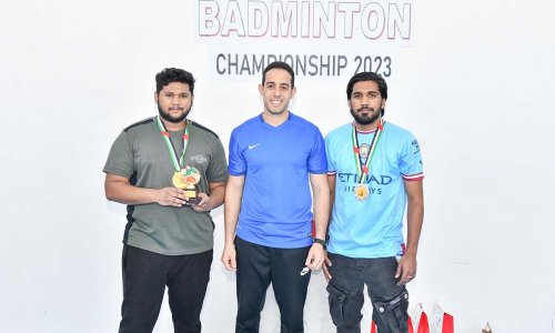 Exciting competition between students in the badminton championship
